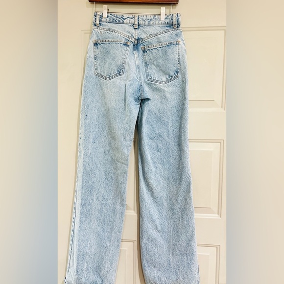 Zara relaxed fir jeans size4 Us in blue color - Picture 6 of 14